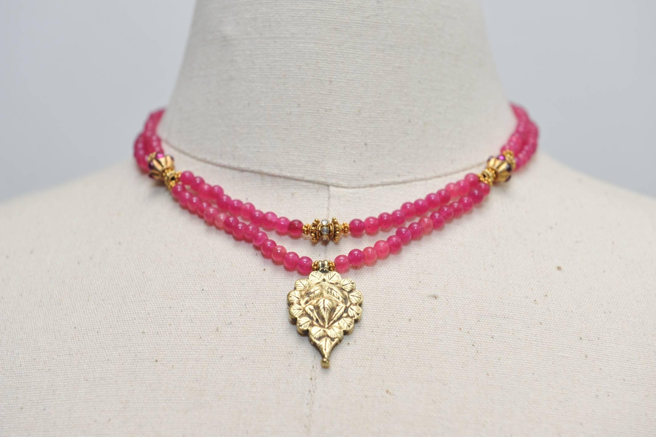 Halskette mit Rubin-, Diamant- und rosa Spinell-Anhänger aus 22 Karat Gold im Zustand „Gut“ im Angebot in Nantucket, MA