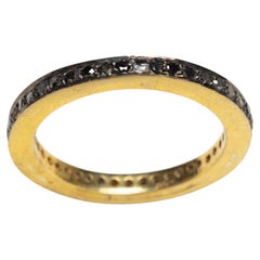 Anillo de eternidad con zafiros azules
