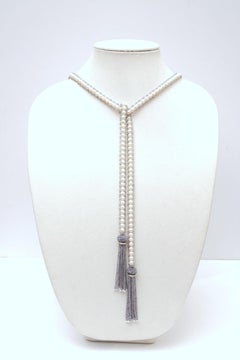 Lariat in iolite sfaccettata, diamanti e perle con nappe di Deborah Lockhart Phillips