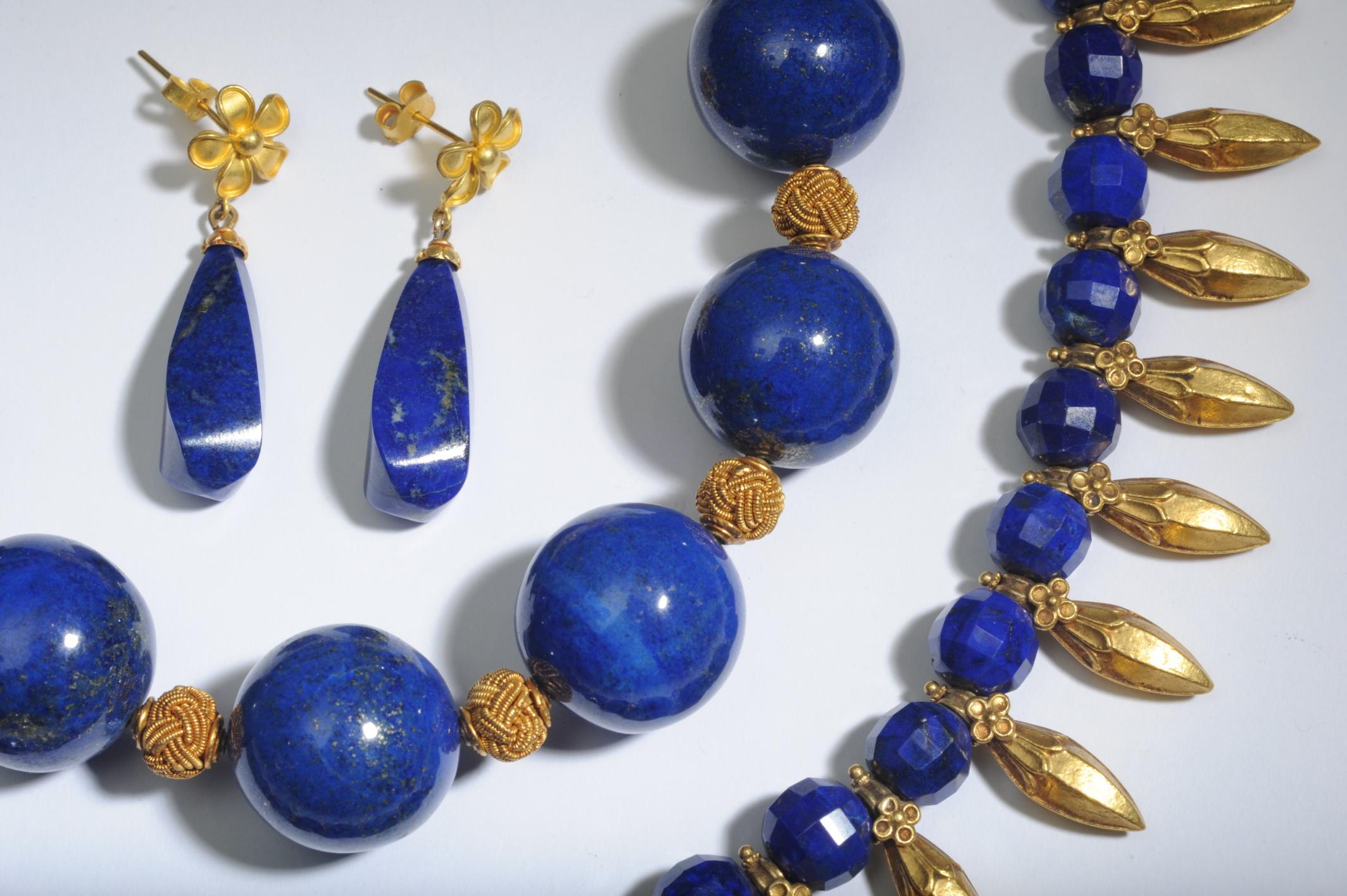 Peacock Blue Lapis, 22 Karat Gold Beaded Necklace by Deborah Lockhart Phillips In Good Condition In Nantucket, MA