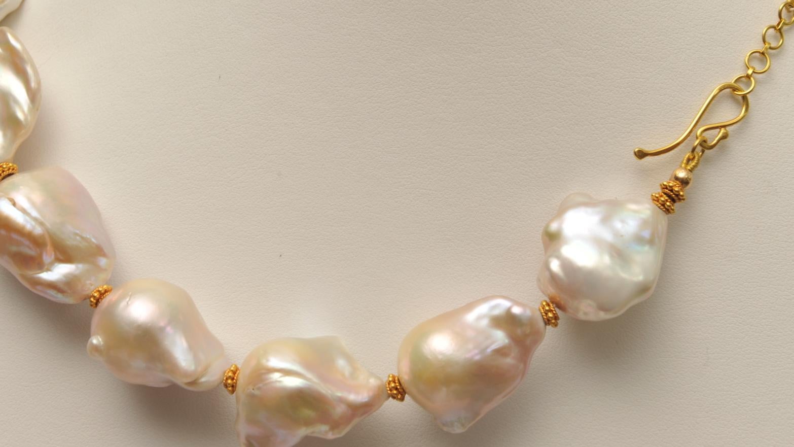 Halskette aus 22 Karat Gold mit rosa Barockperlen und Perlen im Zustand „Hervorragend“ in Nantucket, MA