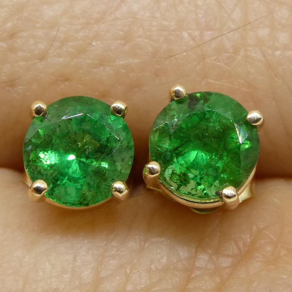 0,87ct Runde grüne Smaragd Ohrstecker in 14k Gelbgold (Rundschliff) im Angebot