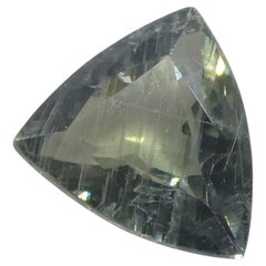 Zafiro verde trillón/triángulo de 1,36 ct de África Oriental