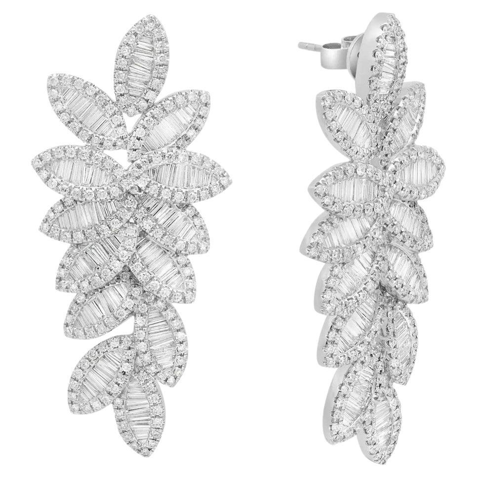 Boucles d'oreilles pendantes en or blanc 18K avec diamants baguettes et ronds de 4,96 carats