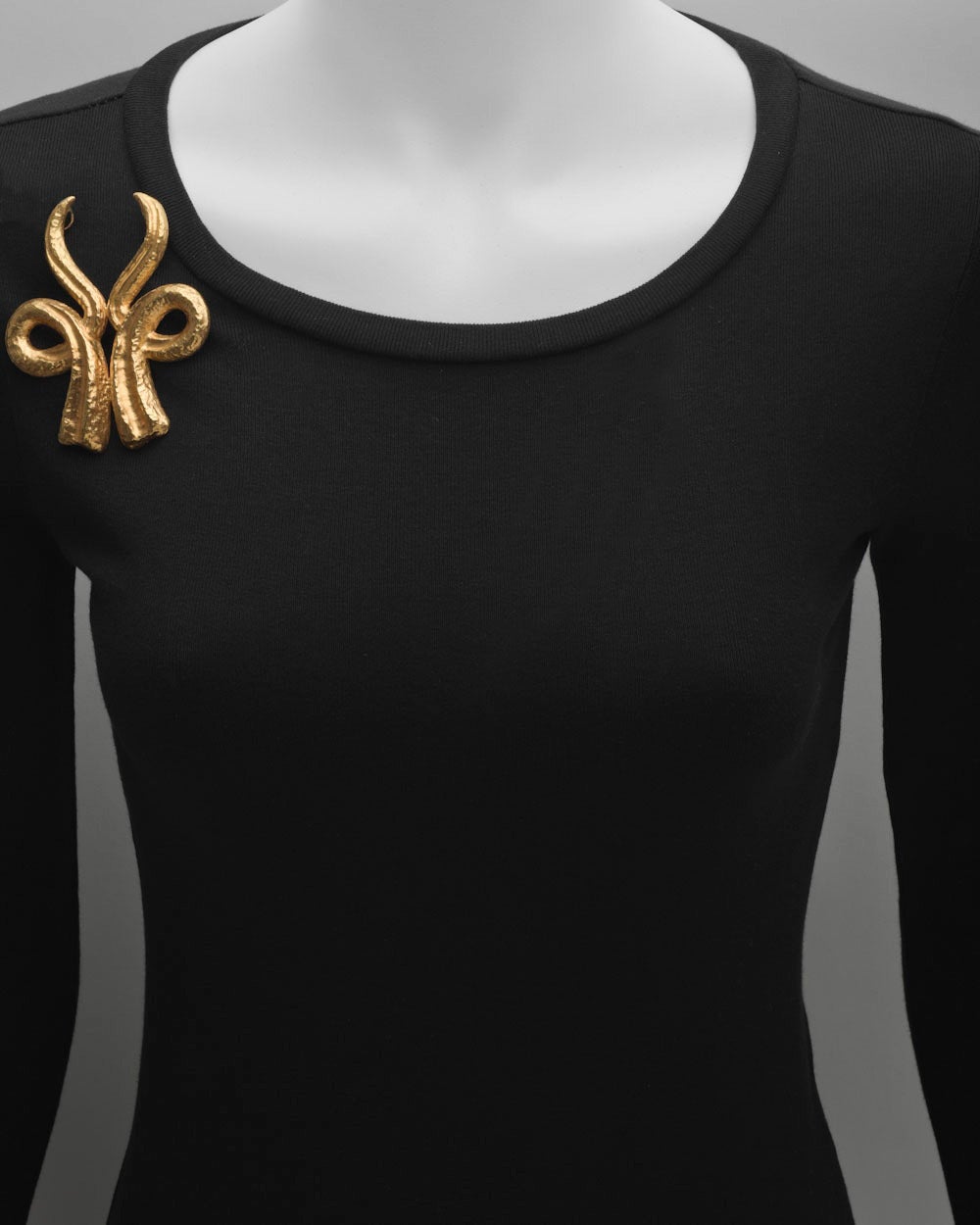 Stylized double horn pendant brooch in hammered 22k yellow gold, made in Greece, with maker's mark for Lalaounis. 3.45