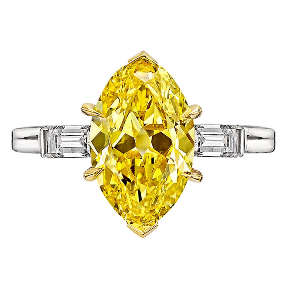 Tiffany 2.59 Carat Fancy Vivid Yellow Diamond Gold Platinum Engagement
