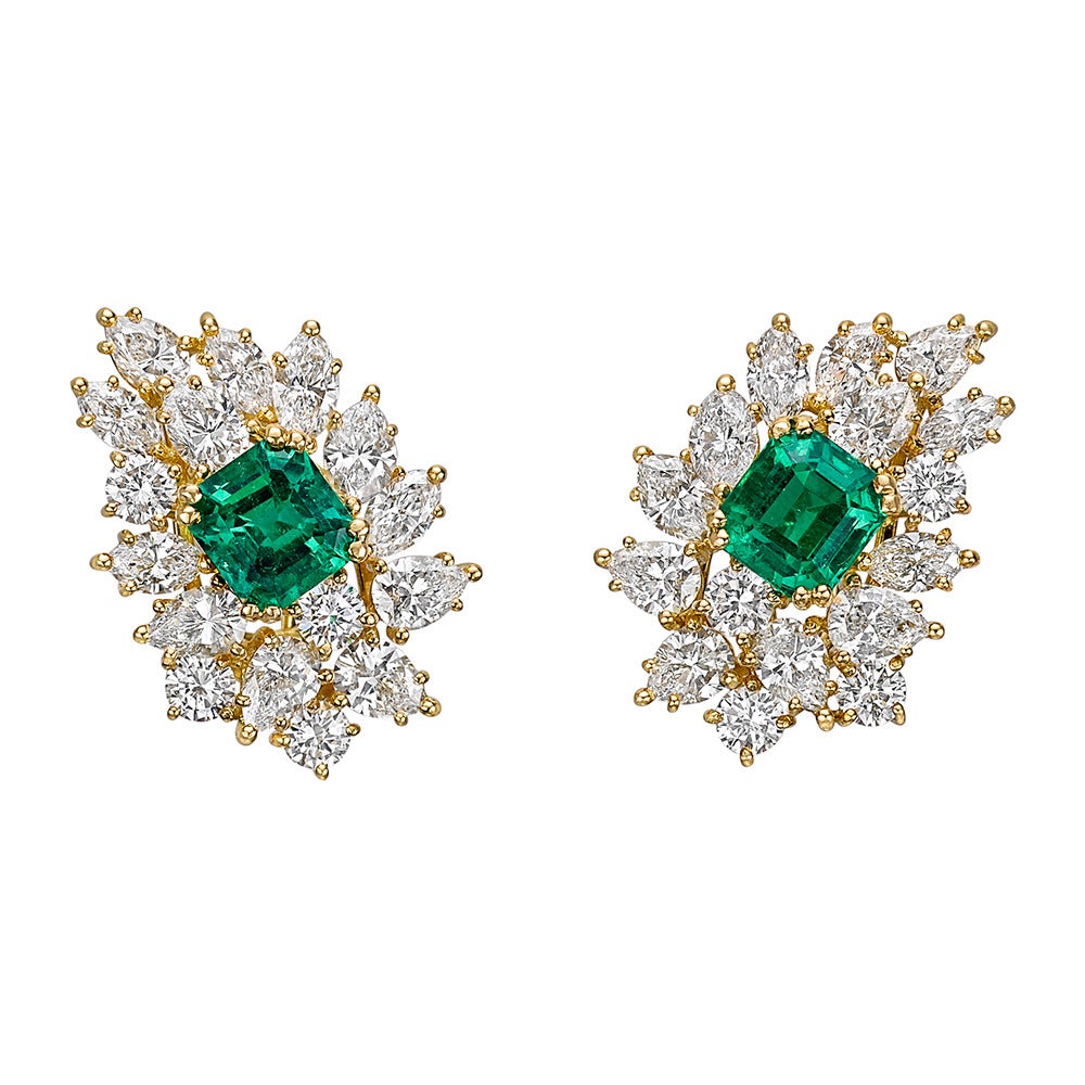 Emerald Diamond Gold Jewelry Suite In Excellent Condition In Greenwich, CT