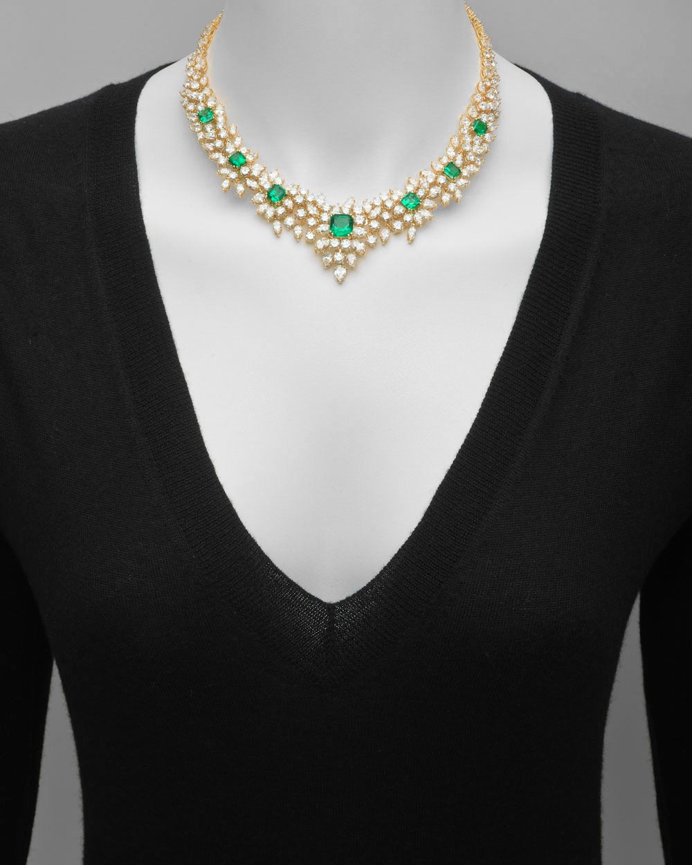 Women's Emerald Diamond Gold Jewelry Suite