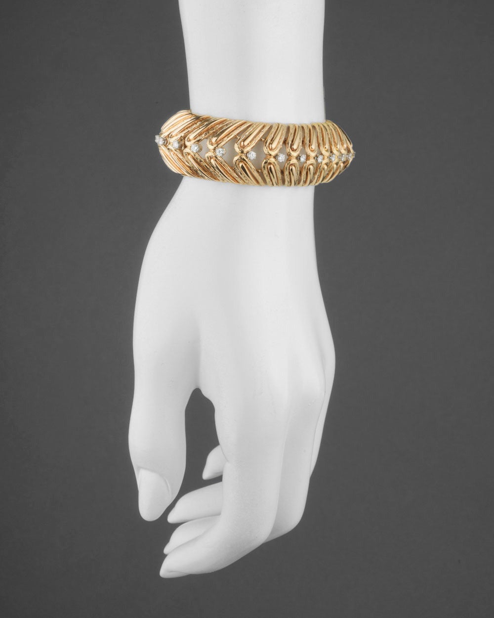 Retro Diamond Gold Link Bracelet In Excellent Condition In Greenwich, CT