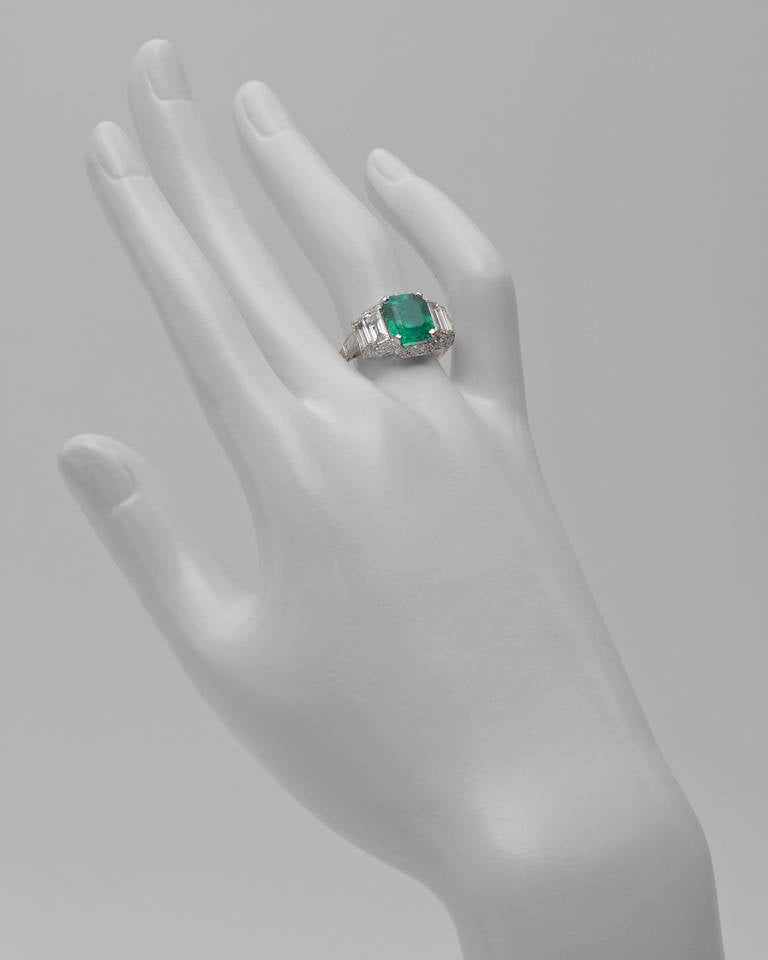 2.93 Carat Colombian Emerald & Diamond Ring In Excellent Condition In Greenwich, CT