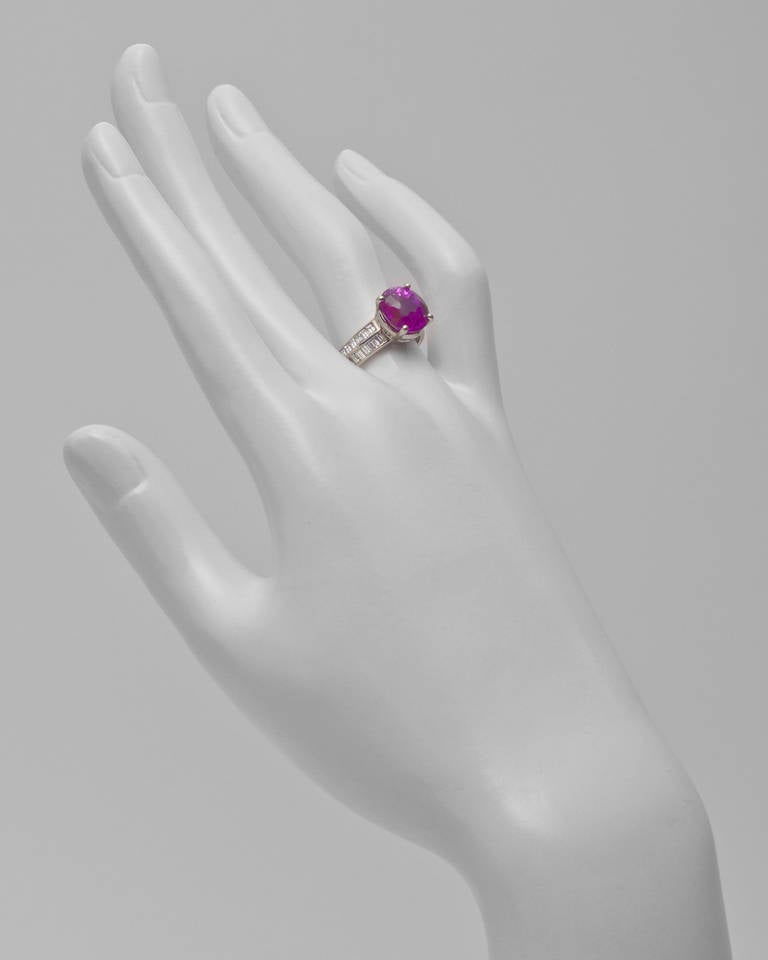 Purplish Pink Sapphire Diamond Ring In Excellent Condition In Greenwich, CT