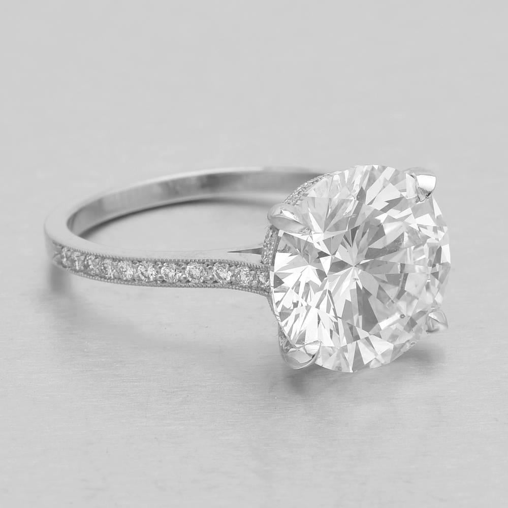 Betteridge 5.01 Carat Round Brilliant Diamond Platinum Engagement Ring In New Condition In Greenwich, CT
