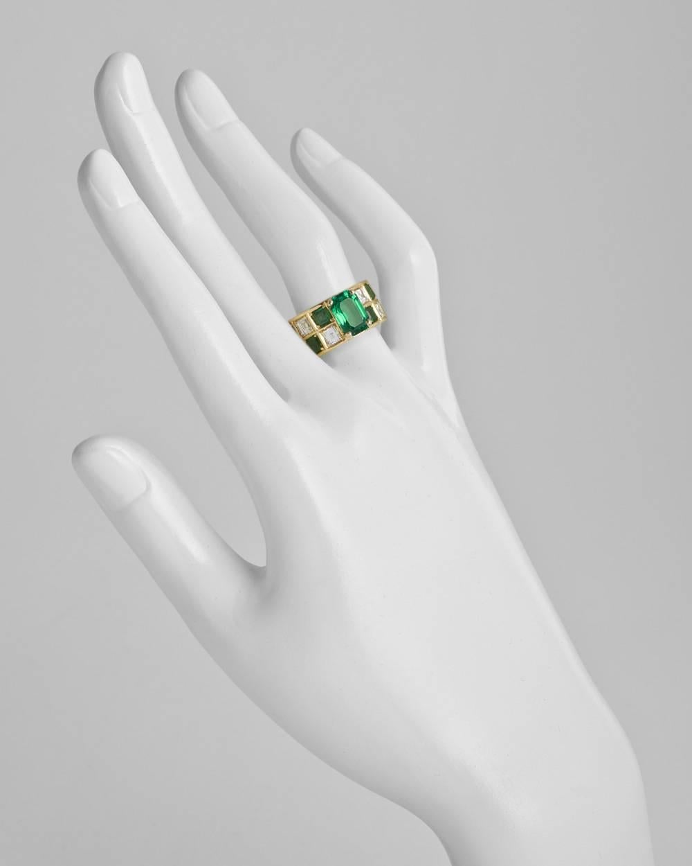 Kolumbianischer Smaragd-Diamant-Goldring mit breitem Band im Zustand „Neu“ in Greenwich, CT