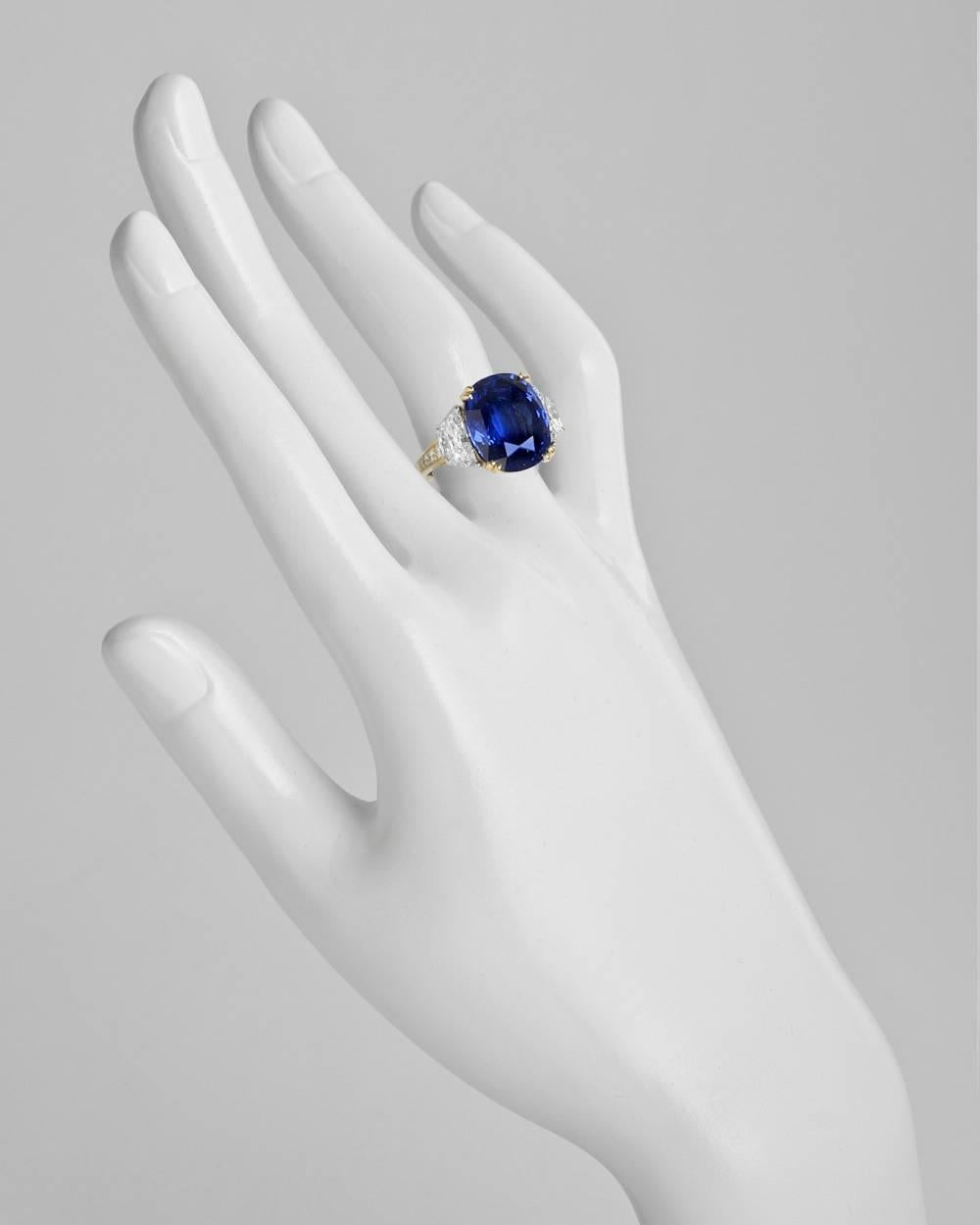 AGL Certified 14.81 Carat Ceylon Sapphire Diamond Ring In Excellent Condition In Greenwich, CT
