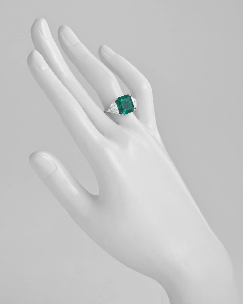 5.32 Carat Colombian Emerald Diamond Platinum Ring In Excellent Condition In Greenwich, CT
