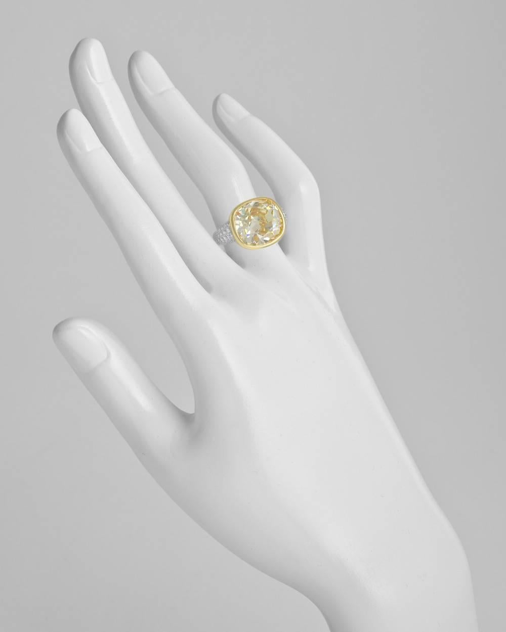 Betteridge 12.10 Carat Fancy Intense Yellow Diamond Ring In New Condition In Greenwich, CT