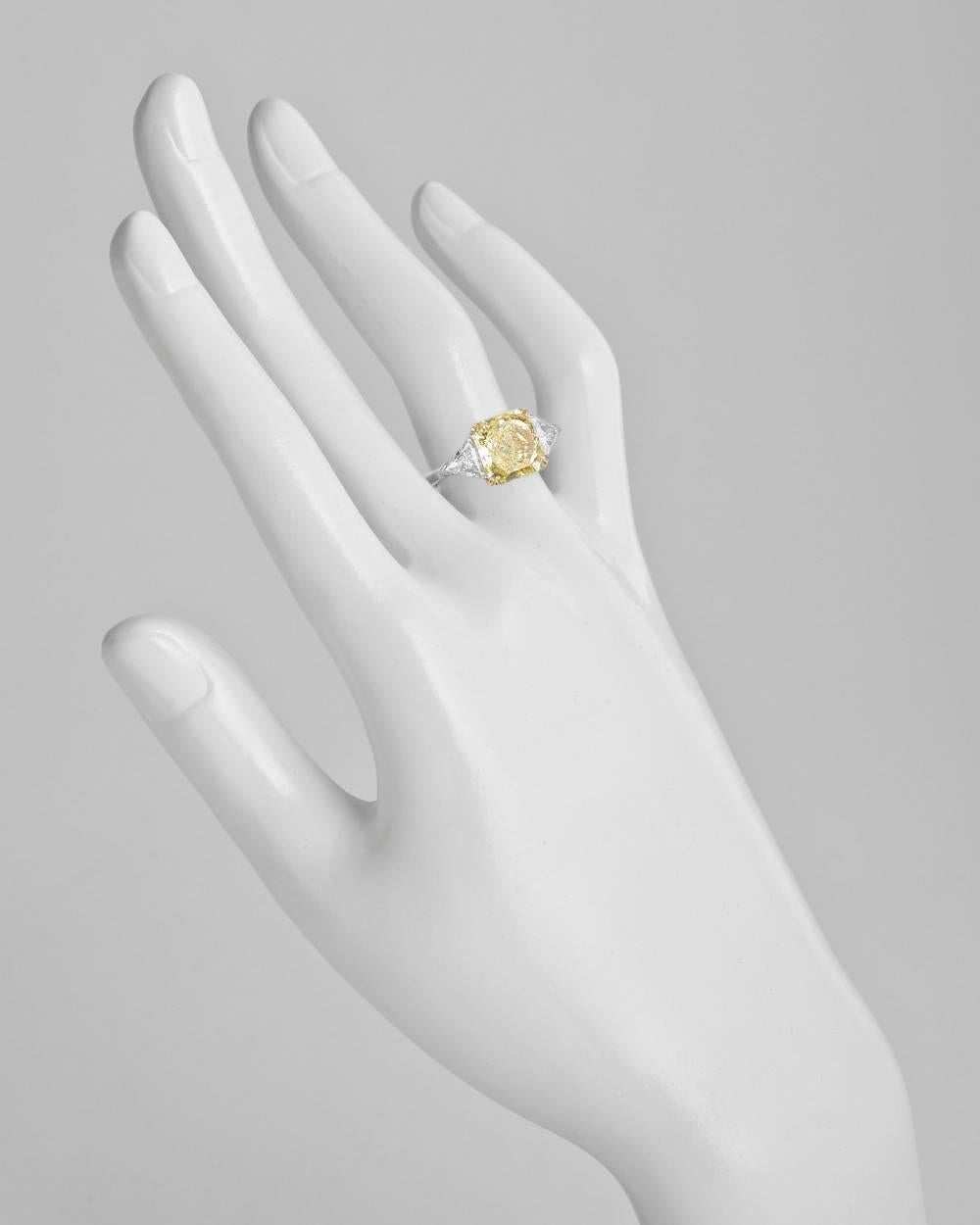 4.20 Carat Fancy Yellow Diamond Ring In Excellent Condition In Greenwich, CT