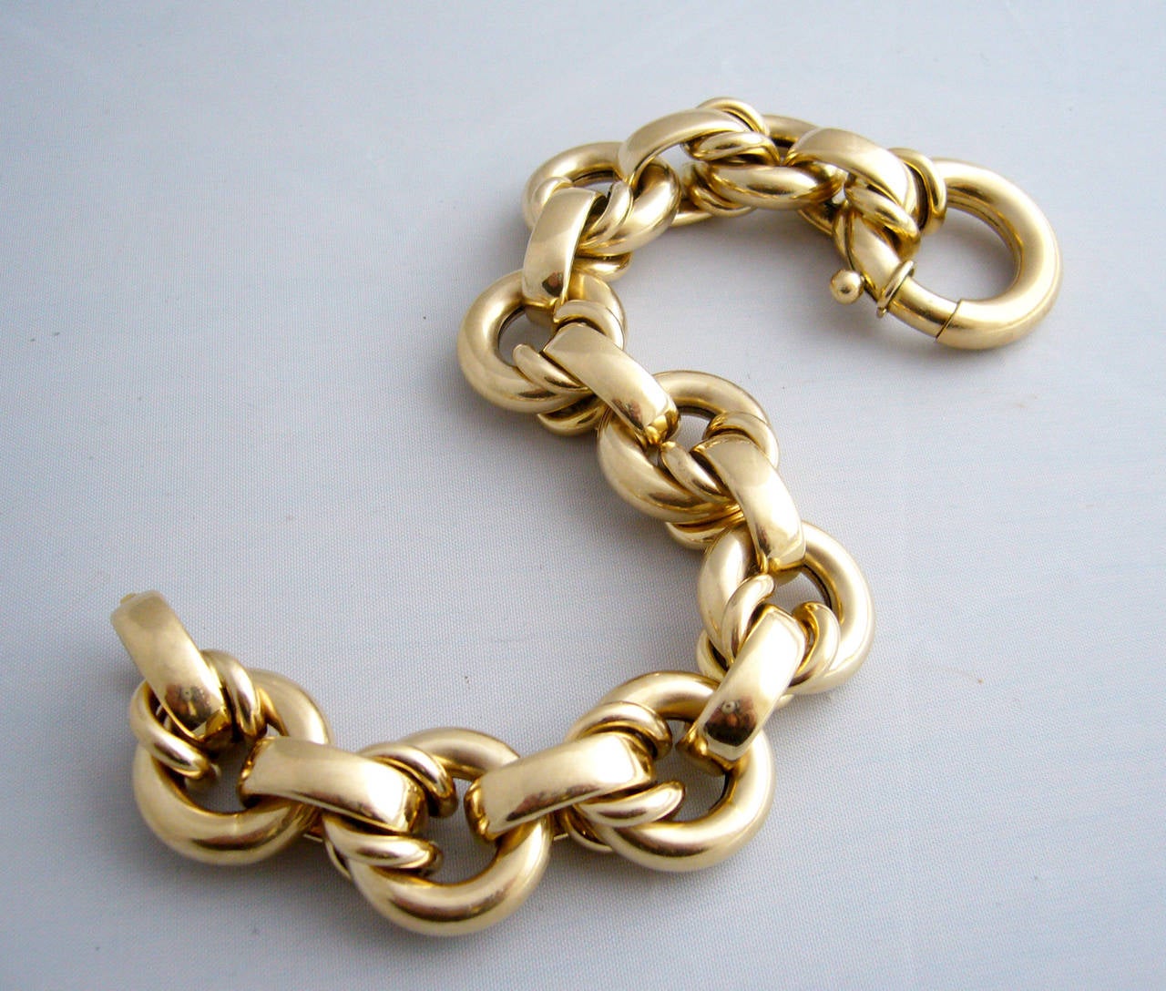 An Italian. 14k hollow yellow gold chain bracelet circa 1970's.  Bracelet measures 8 1/2
