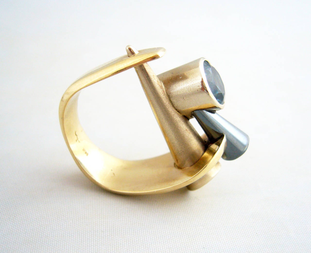 Tanzanite Gold Post Modernist Cocktail Ring In Excellent Condition In Palm Springs, CA