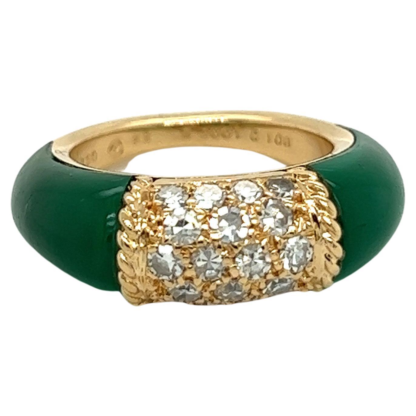  Rare Van Cleef & Arpels Chrysoprase and Diamond Ring Set in 18ct Yellow Gold For Sale