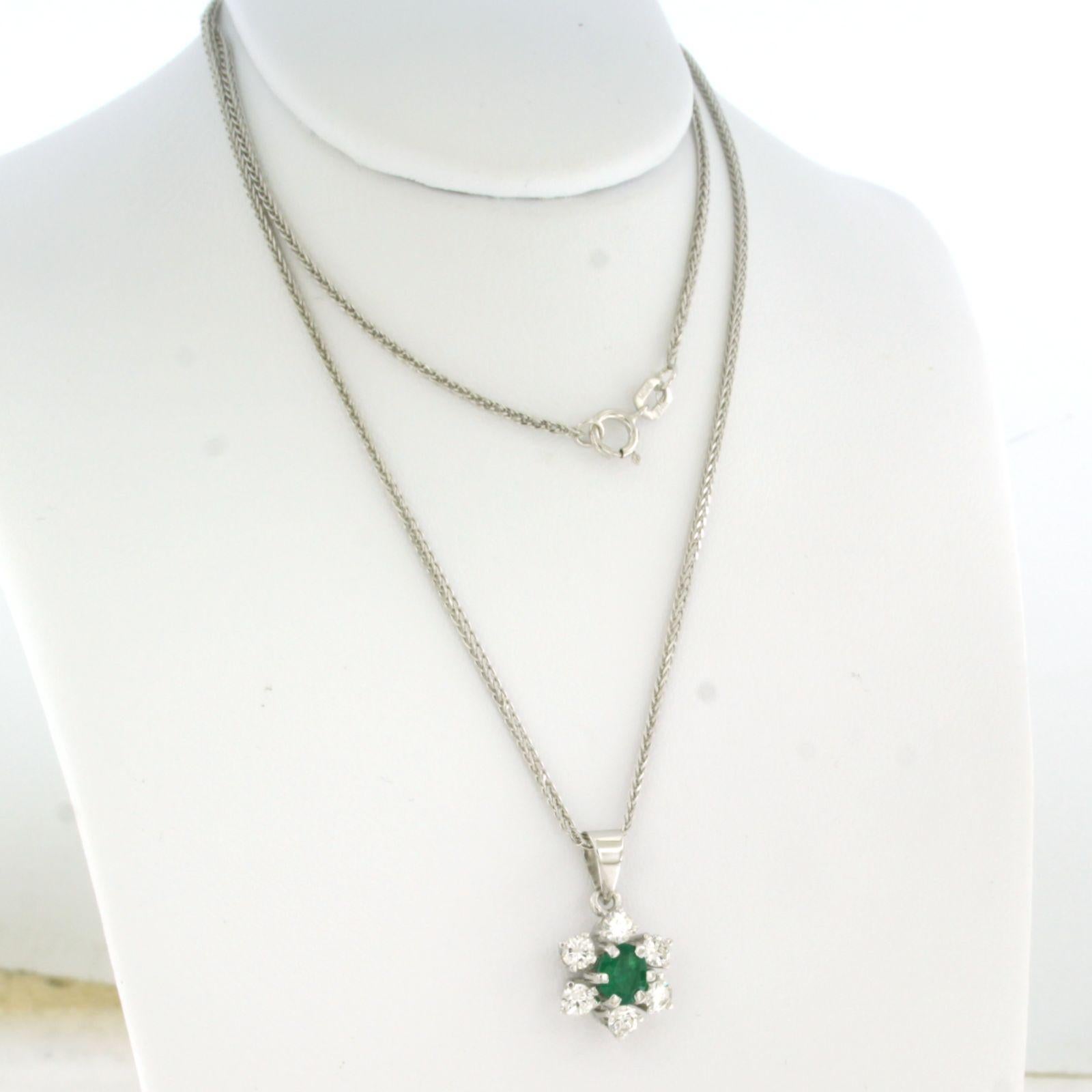 Moderne Collier et pendentif avec émeraude et diamant taille brillant jusqu'à 0,60ct or 14k en vente