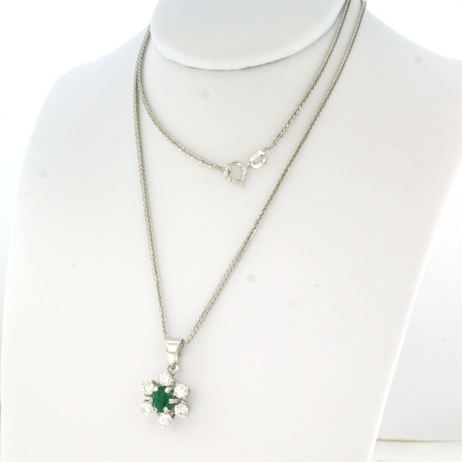 Taille brillant Collier et pendentif avec émeraude et diamant taille brillant jusqu'à 0,60ct or 14k en vente