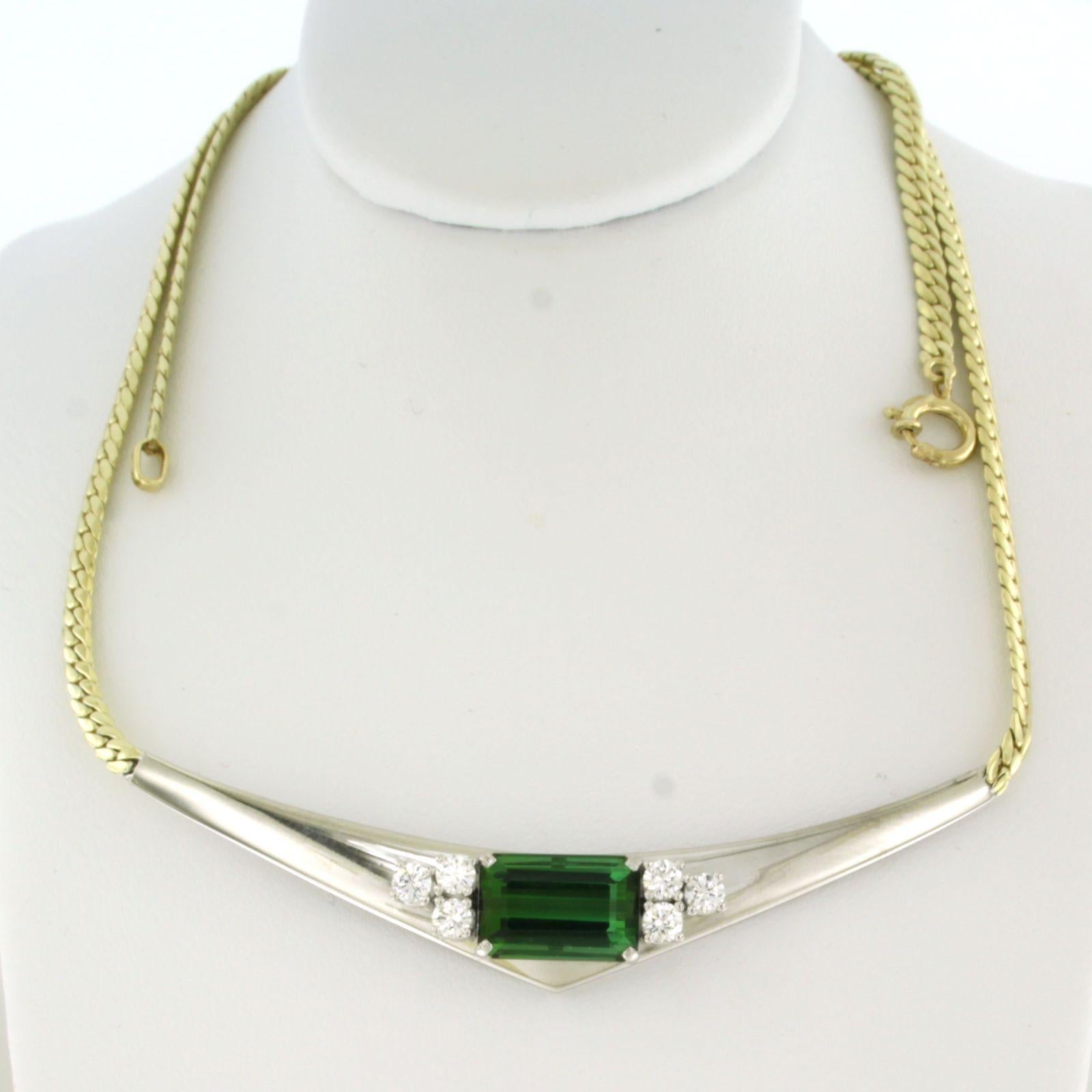 14k bicolour gold necklace set with green tourmaline and brilliant cut diamonds total approx. 1.00ct - F/G - VS/SI – 45 cm long

Detailed description

the length of the necklace is 45 cm long and 3.0 mm wide

Centerpiece is approx. 7.5 cm wide and