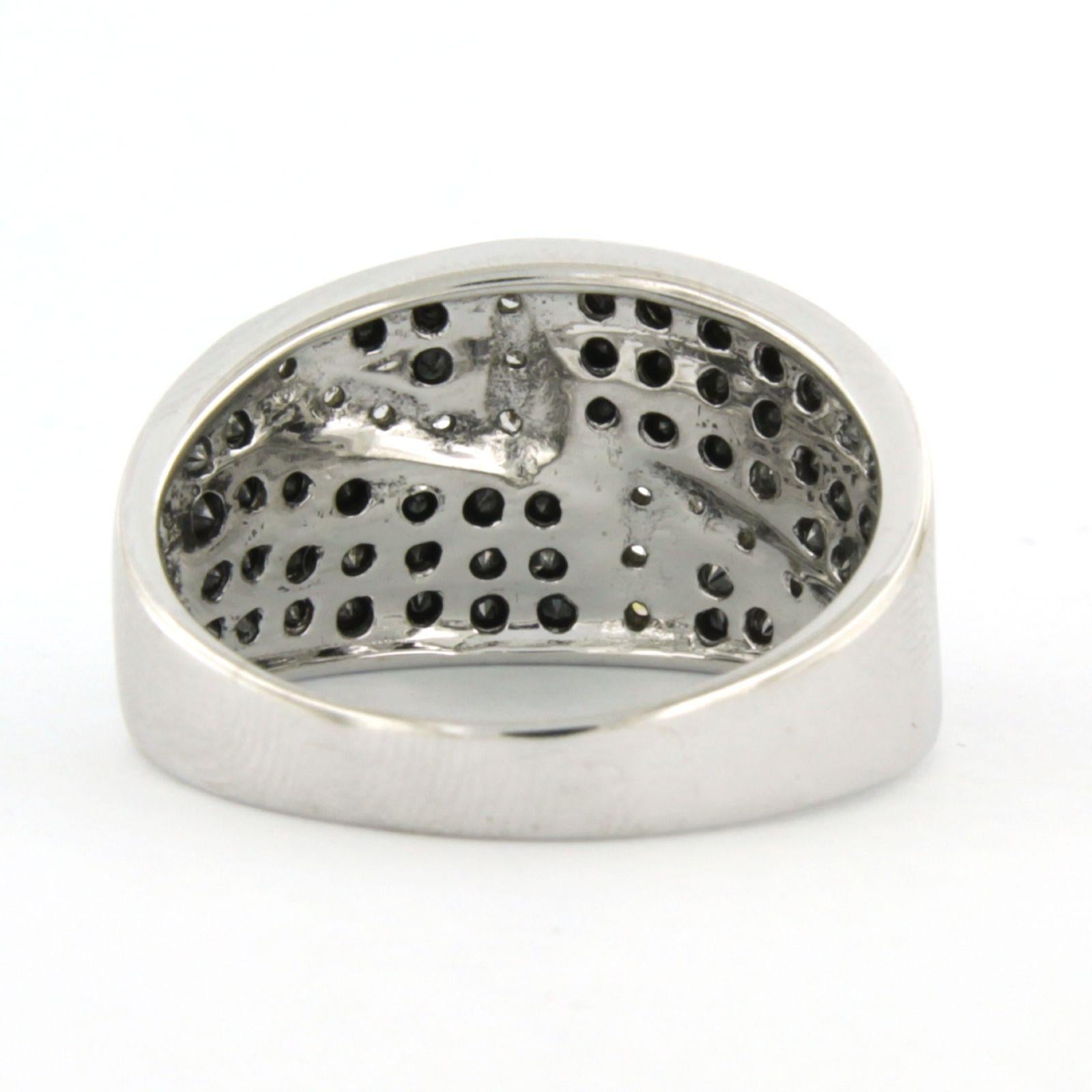 Ring aus 18 Karat Weißgold, besetzt mit einem schwarzen Diamanten im Brillantschliff und einem Diamanten im Einzelschliff von bis zu 0,85 ct - F/G - VS/SI - Ringgröße US 8 - EU 18.25(58)

Ausführliche Beschreibung:

Die Oberseite des Rings ist 1.2
