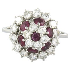 Anello con rubino e diamanti taglio brillante fino a 1,50ct in oro bianco 18k