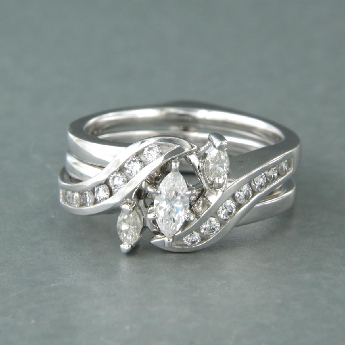 Anello in oro bianco 14k con diamanti a forma di marquise e taglio brillante fino a 0,60ct - F/G - VS/SI - misura US 7 - EU. 17.25 (54)

descrizione dettagliata

un set composto da un anello sciolto e due anelli scorrevoli fissi. L'anello sciolto