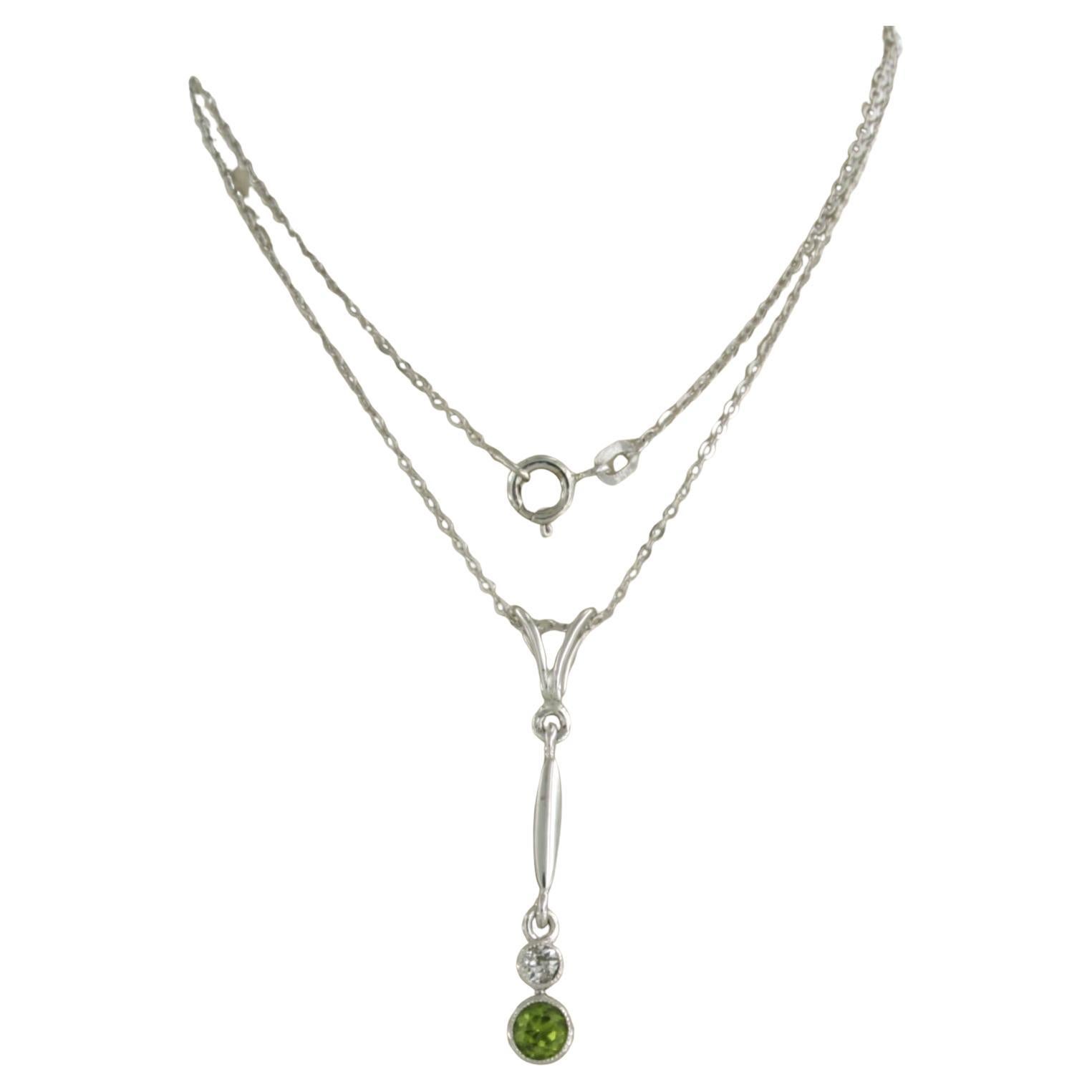 Collana e pendente con peridoto e diamanti taglio old mine in oro bianco 14k in vendita