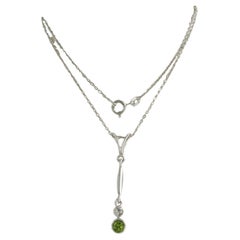 Halskette und Anhänger mit Peridot und Diamanten im alten Minenschliff aus 14 Karat Weißgold
