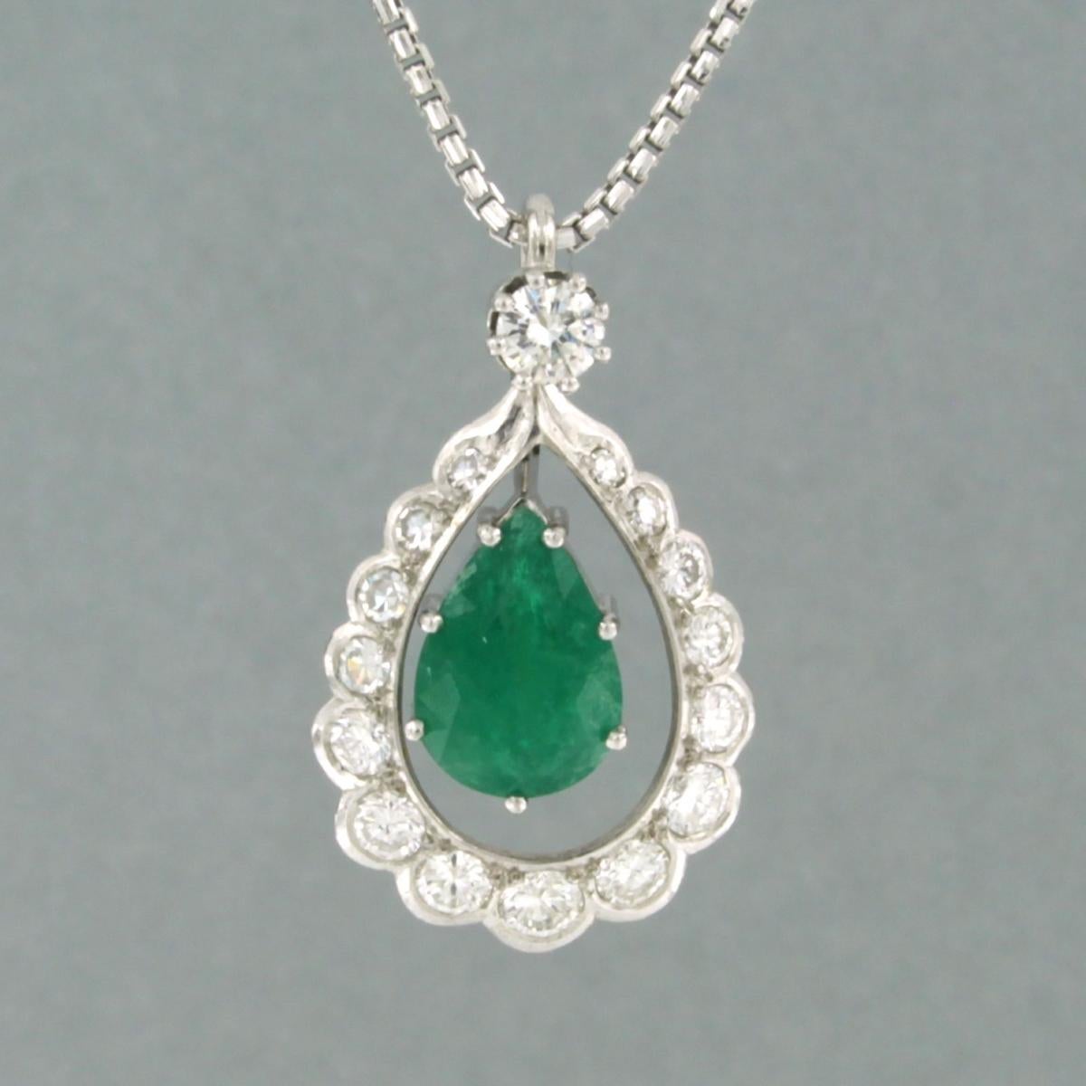 Halskette und Anhänger mit Smaragd und Diamant im Brillantschliff bis zu 0,60ct 18k Gold (Moderne) im Angebot