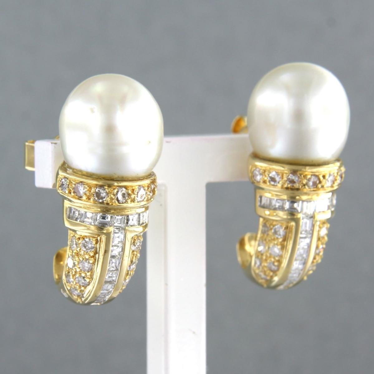 Moderne Boucles d'oreilles en or 18 carats avec diamants taille carrée, perles et brillantes jusqu'à 1,50 carat en vente