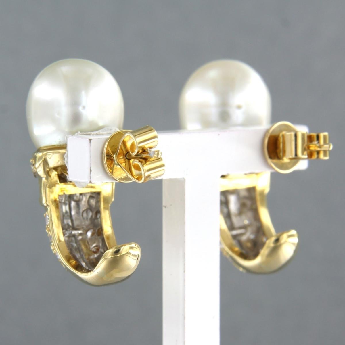 Taille brillant Boucles d'oreilles en or 18 carats avec diamants taille carrée, perles et brillantes jusqu'à 1,50 carat en vente
