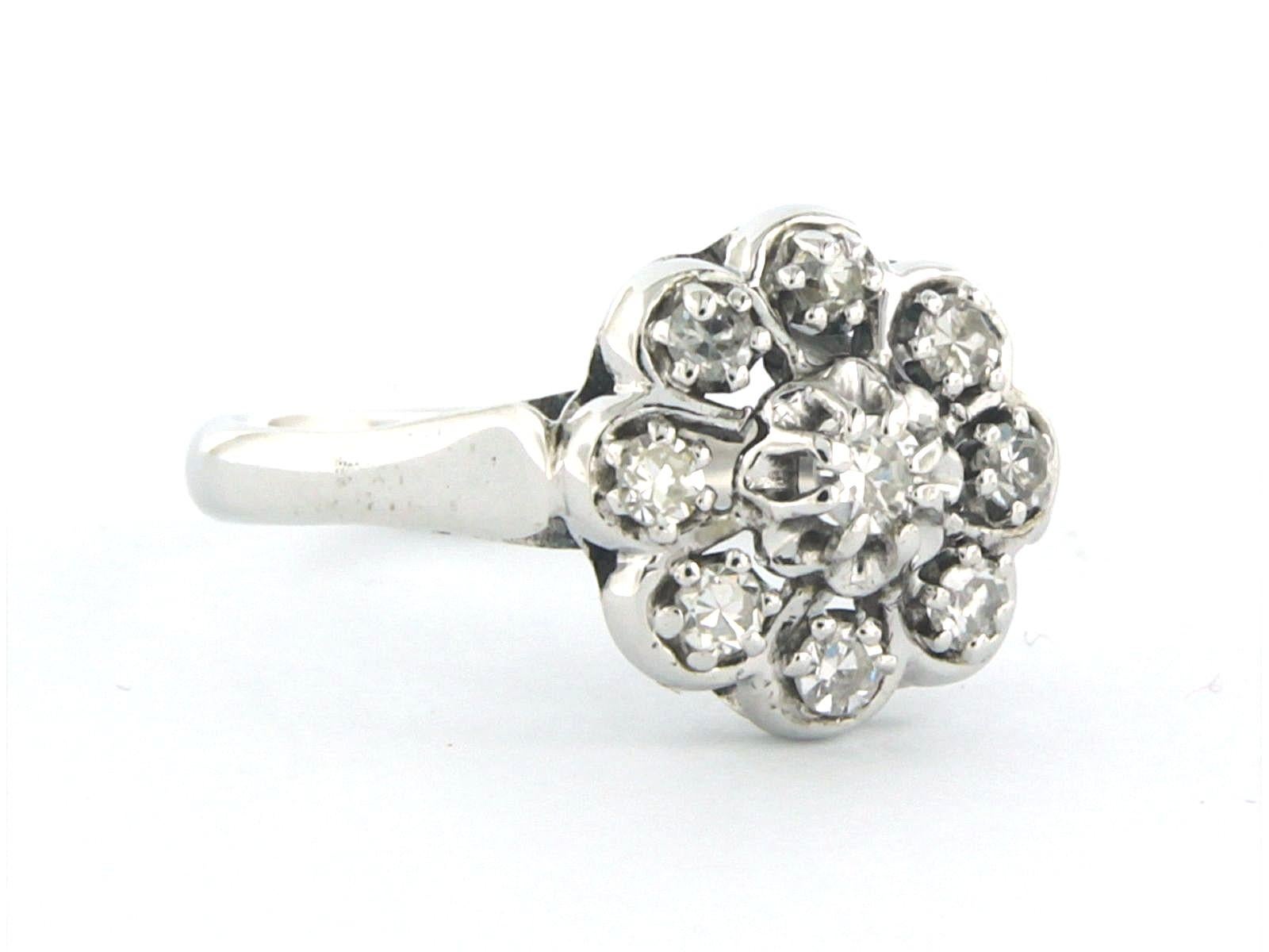 Ring aus 18k Weißgold mit einem Diamanten im Einzelschliff von bis zu 0,35ct - F/G - VS/SI - Ringgröße US 6.5 - EU 17 (53)

detaillierte Beschreibung:

der Ring ist 1,1 cm breit und 7,1 mm hoch

Gewicht 3,4 Gramm

Ringgröße US 6.5 - EU 17 (53), der