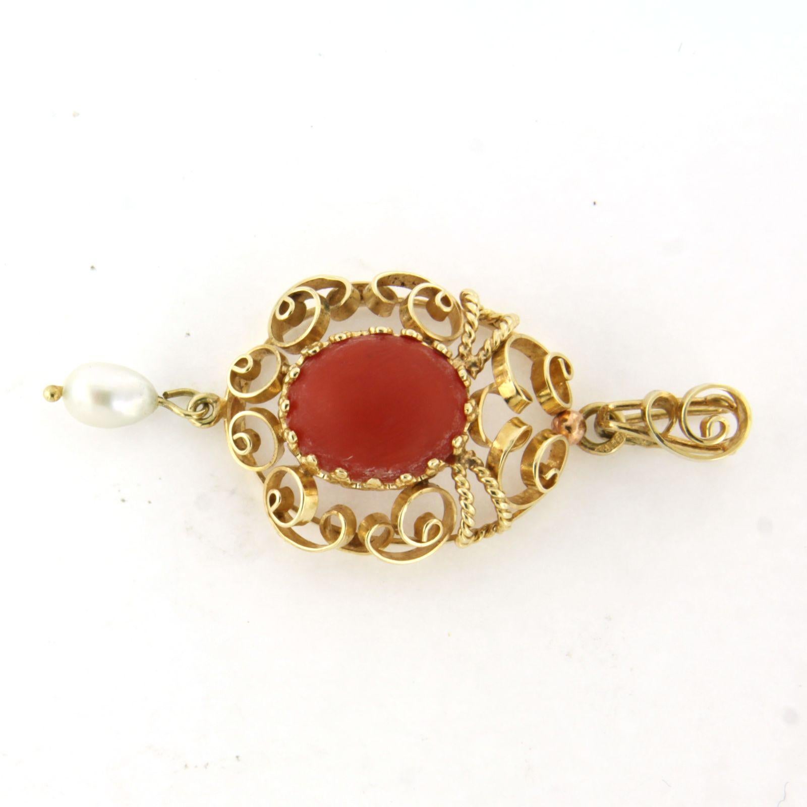 Apogée victorien Pendentif Victorien avec corail et perle 4.0 grammes 14k or jaune en vente