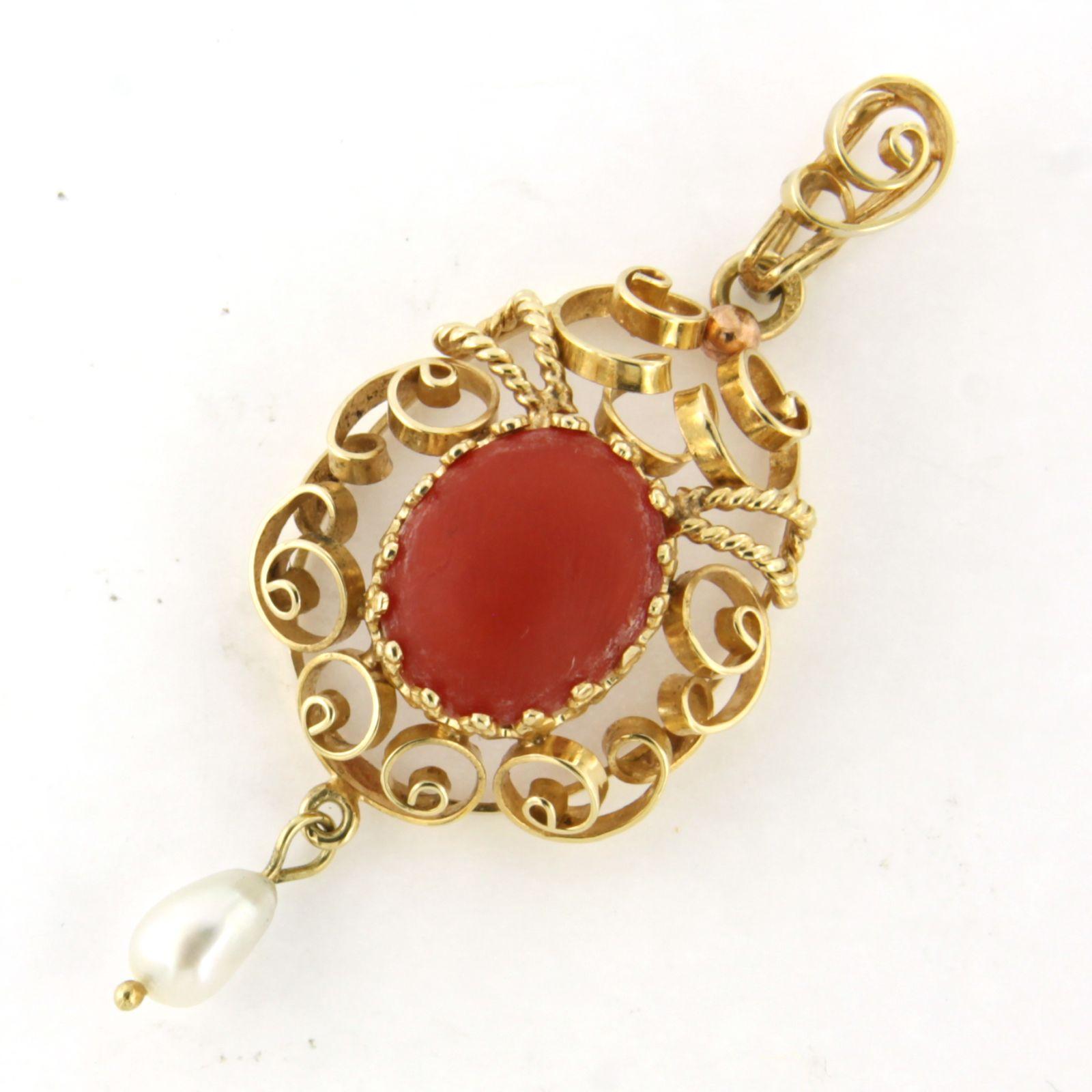 Pendentif Victorien avec corail et perle 4.0 grammes 14k or jaune Excellent état - En vente à The Hague, ZH