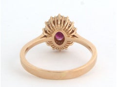 Ringset mit einem Rubin von 1,05 ct und Diamanten im Brillantschliff von bis zu 0,26 ct – 18-karätiges Gold