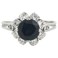 Ring mit Saphir und Diamanten im Brillantschliff bis zu 1,00 ct, 18-karätiges Gold, 5,4 Gramm