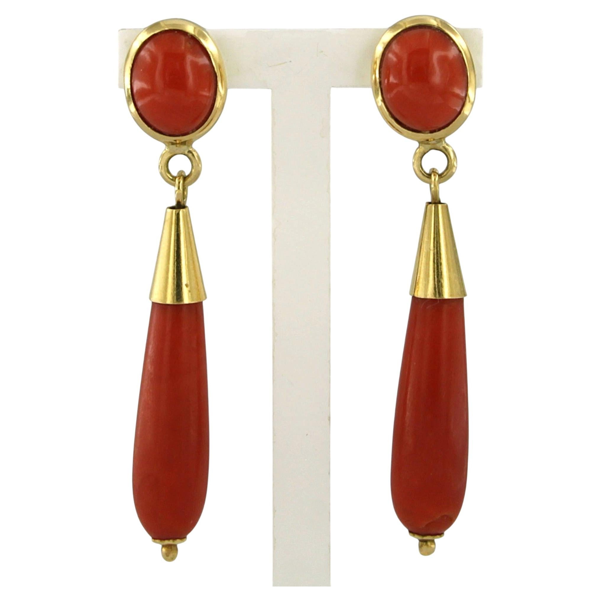 Dangle earrings with coral - 6.9 grams - 18k gold For Sale