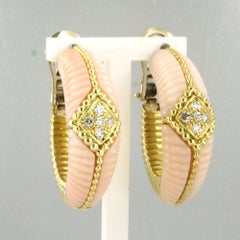 Orecchini con corallo e diamanti a taglio semplice fino a 0,50 ct, in oro 18k, 30,8 grammi