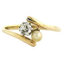 Anillo VINTAGE con perla y un diamante de talla «old mine» de hasta 0,25 ct, en oro de 18k