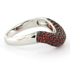Modern design ring with Garnet - 18k gold 7.1 grams