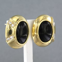 Boucles d'oreilles à pince en or jaune 18k avec onyx et diamant, 0.20ct 18.5 grammes