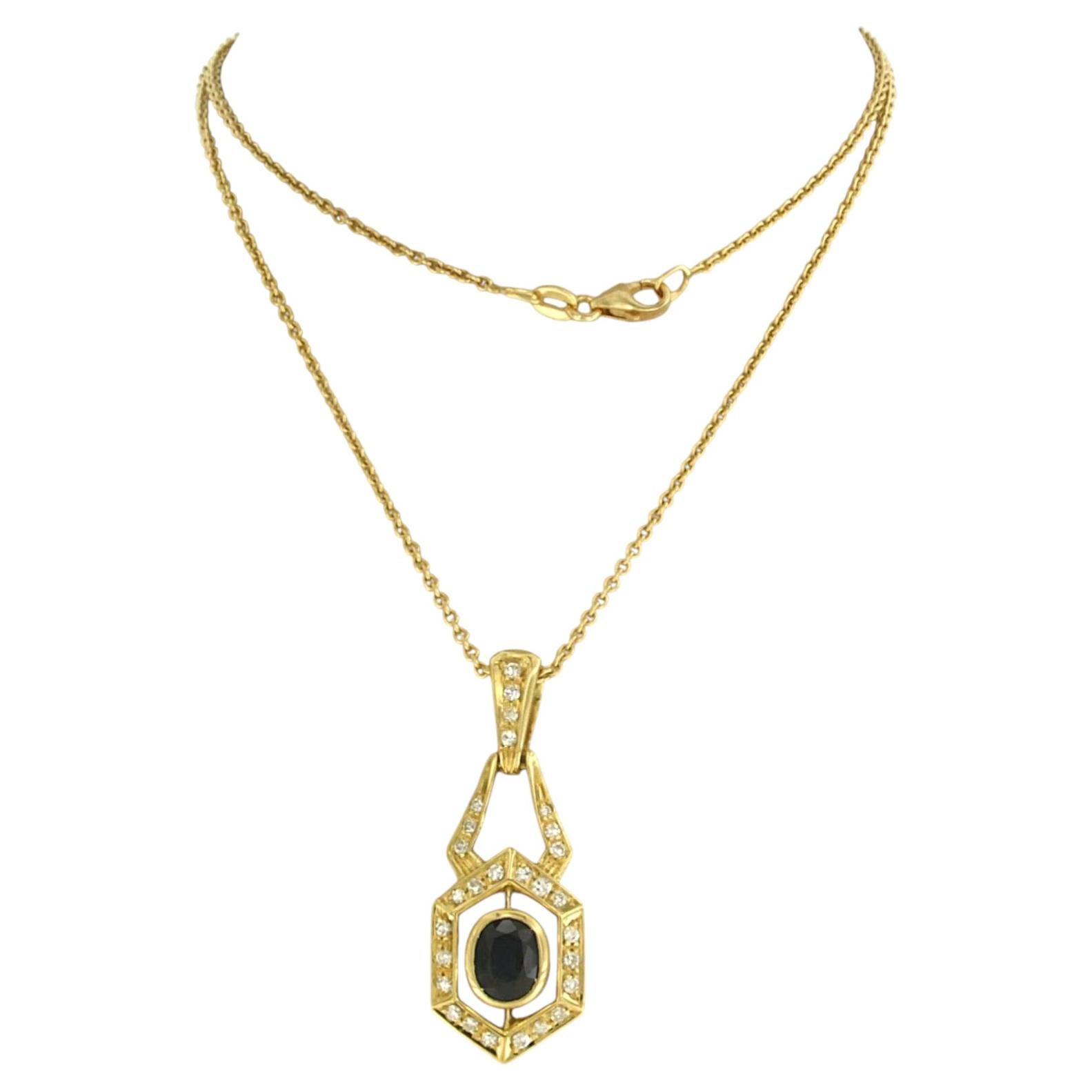 Collana e pendente con zaffiro e diamanti taglio singolo fino a 0,24 carati in oro 18k