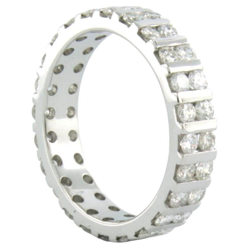 Bague « Eternity » sertie de diamants taille brillant jusqu'à 2,00 ct, en or 18 carats, 6,3 grammes