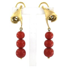 Earrings wth coral 18k yellow gold 7.2 grams