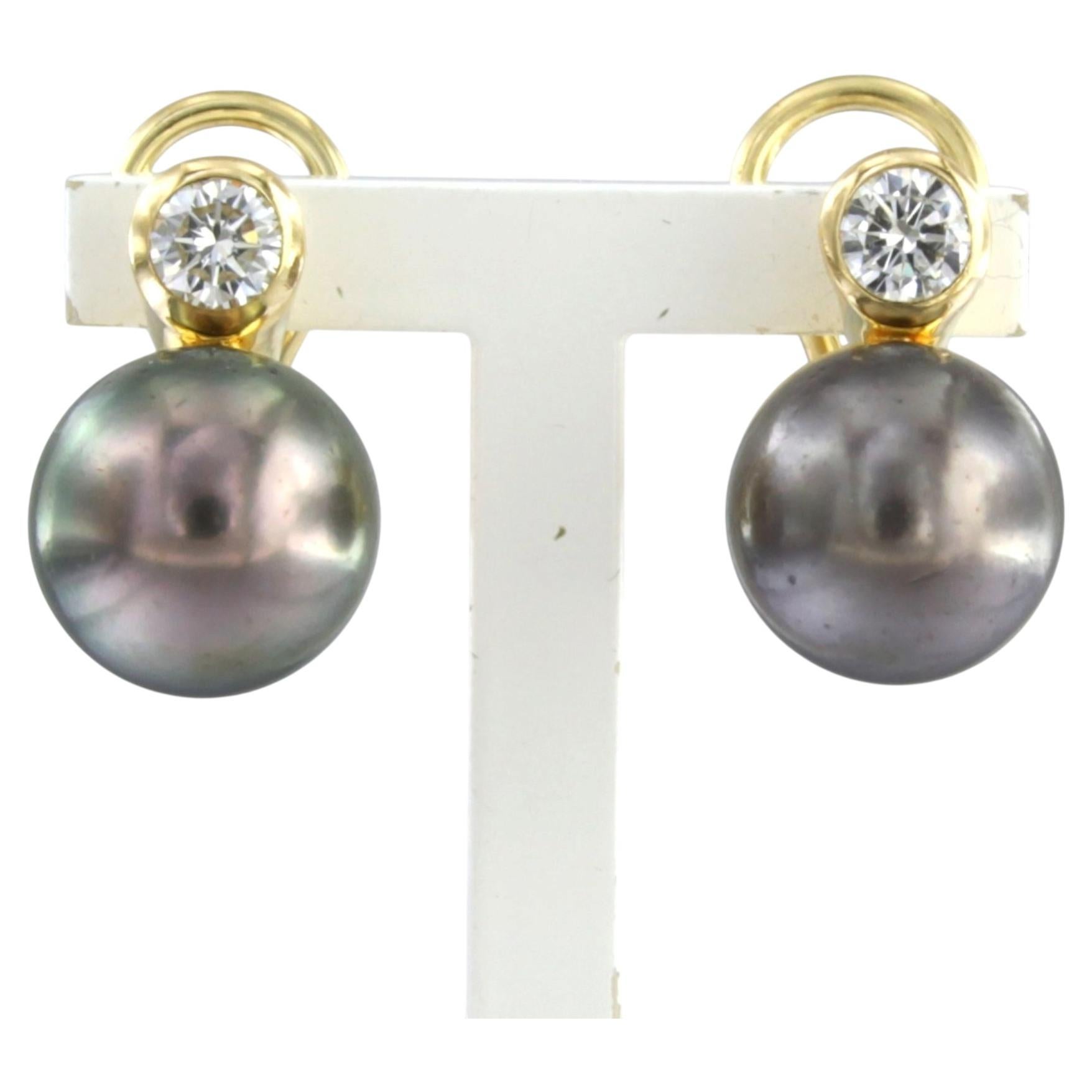 Pendientes con perlas del Mar del Sur y diamantes de talla brillante de hasta 0,50 ct, en oro de 18 k