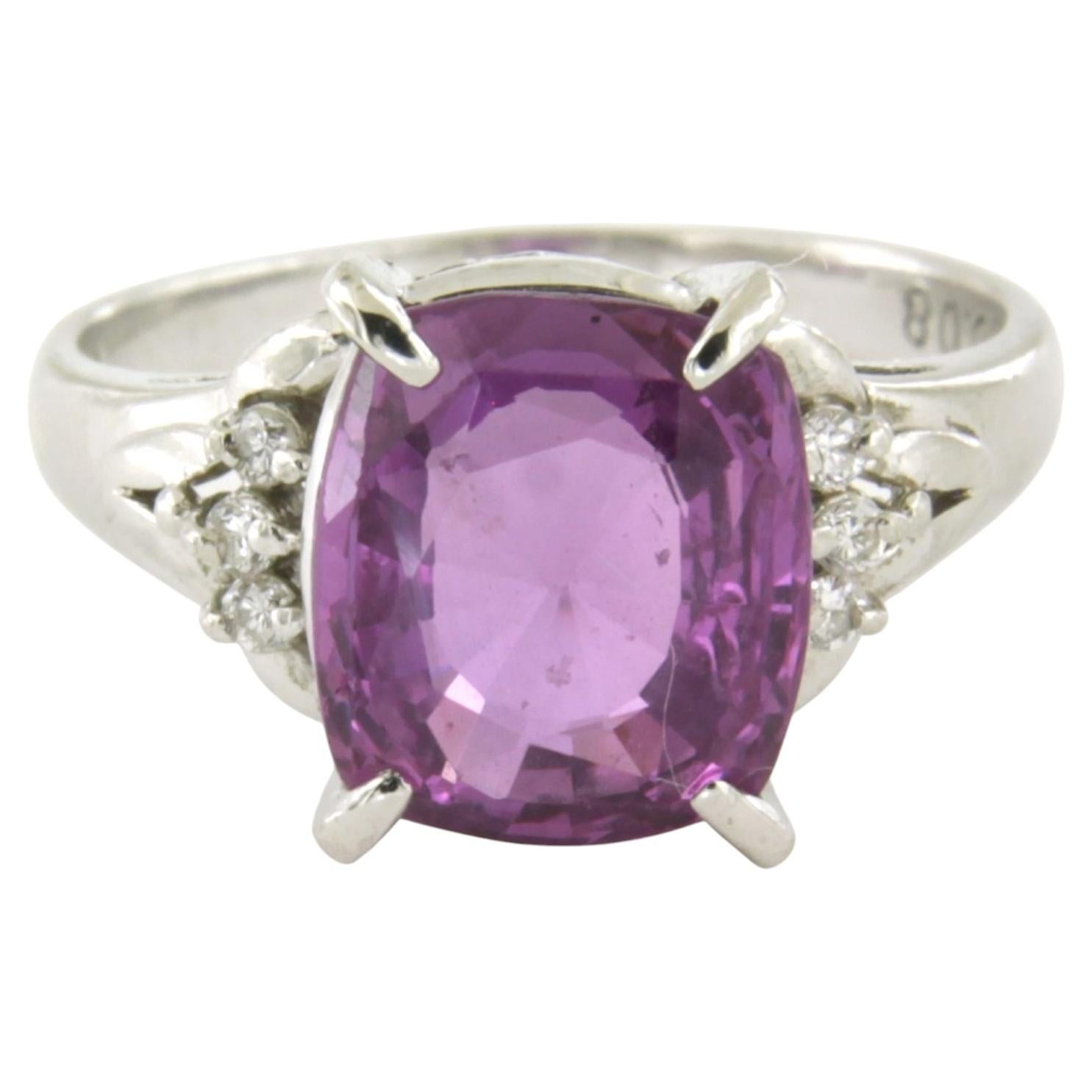 Ring with unheated purple-pink sapphire up to 4.90ct and diamond platinum